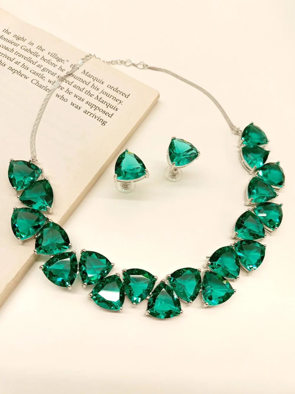 Emerald chocker - Image 2